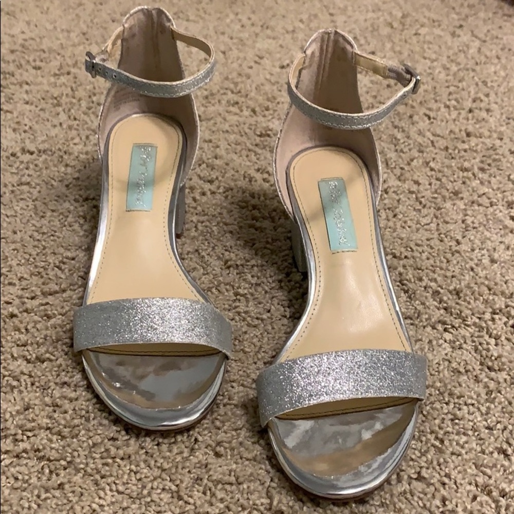 Shoes - Picture 2 of 4